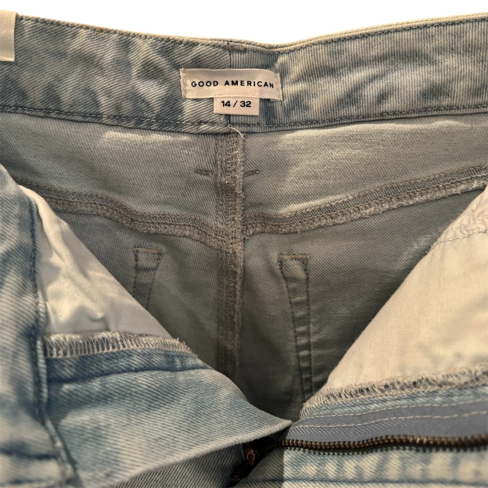 Good American Good Icon Straight Cropped Jeans - Light Indigo NWT - Picture 3 of 5